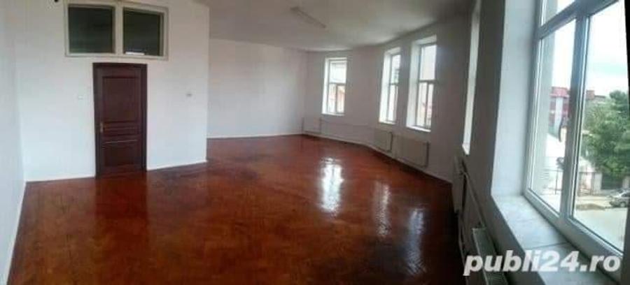 Casă cu 6 camere cu Teren 629 Mp în Tineretului