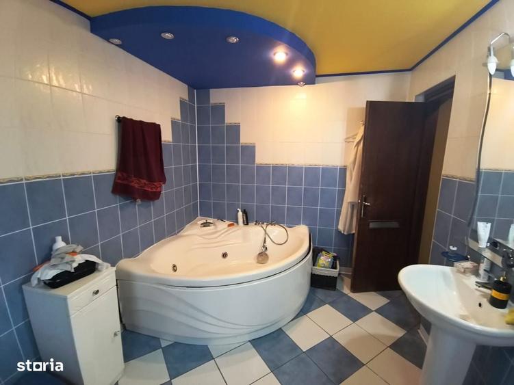 Apartament cu 4 camere în Roșu
