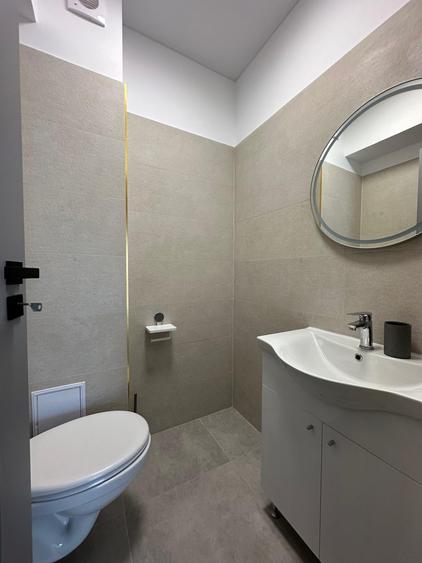 Apartament cu 3 camere semidecomandat în Sud