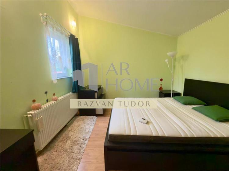 Casă individuală cu 7 camere cu Canalizare în Est