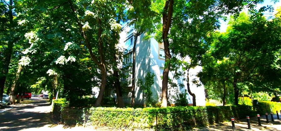 Apartament cu 2 camere semidecomandat în Pajura