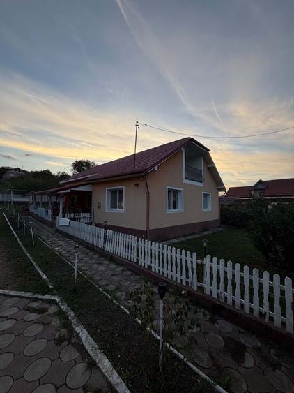 Casă cu 4 camere în Dobrin