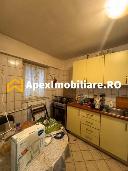 Apartament cu 3 camere decomandat, mobilat în Valea Ialomiței