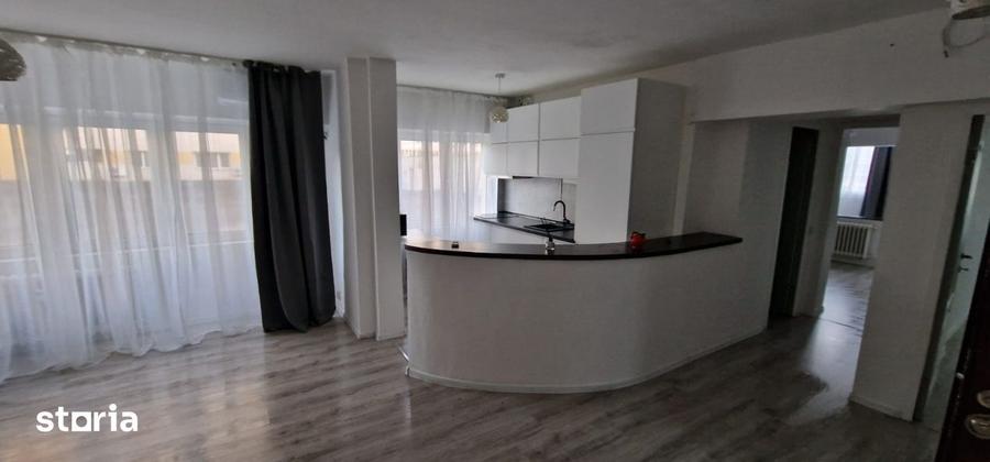 Apartament cu 3 camere decomandat în Obor