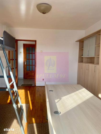 Apartament cu 4 camere decomandat, mobilat în Decebal