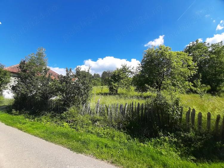 Teren de 410 mp, în Cerișor