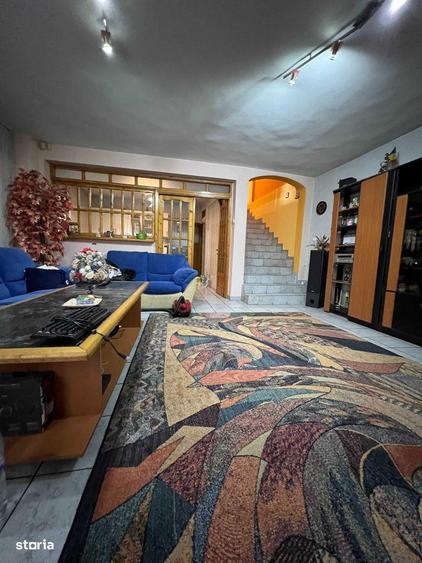 Casă cu 7 camere cu Teren 200 Mp în Vitan