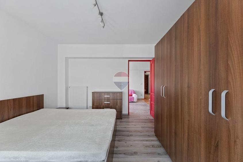 Apartament cu 2 camere semidecomandat, mobilat în Boul Roșu