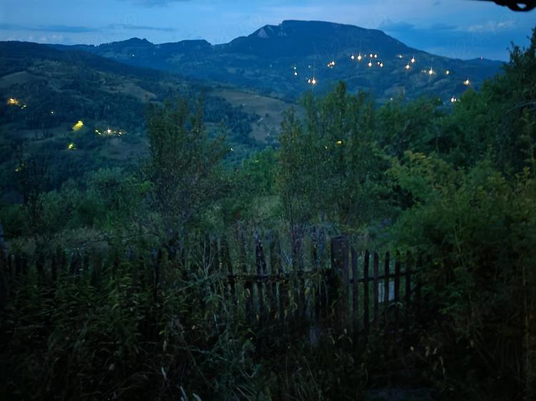 Casă cu 5 camere cu Teren 23000 Mp în Blăjeni