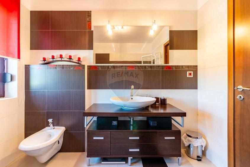 Casă individuală cu 7 camere cu Piscina în Balotești