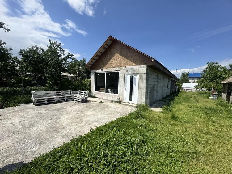 Casa de vanzare - curte 3300mp - 1