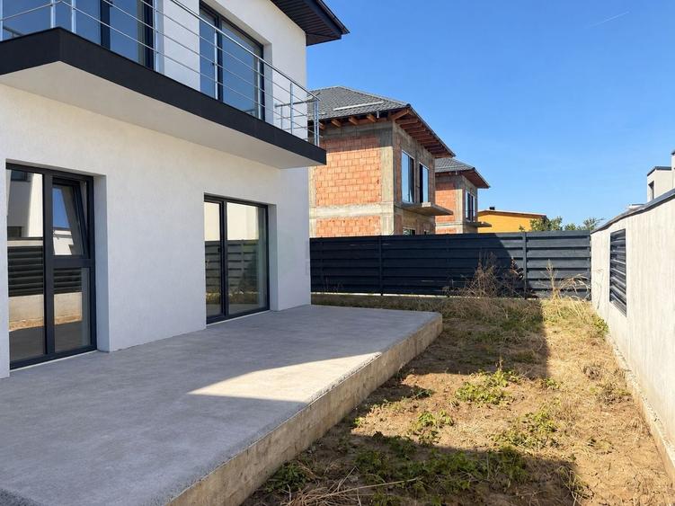 Casă individuală cu 5 camere cu Canalizare în Tunari