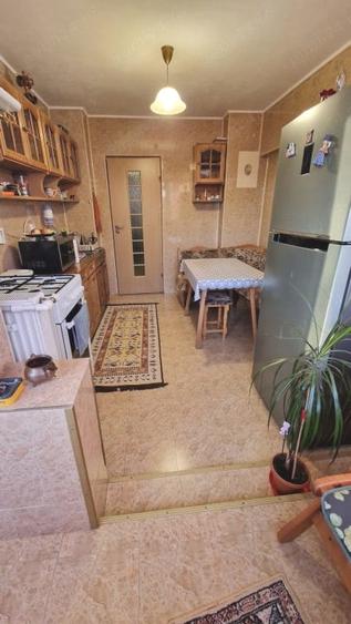 Apartament cu 3 camere decomandat, mobilat în Gorjului