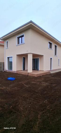 Casă cu 5 camere cu Teren 392 Mp în Dumbrăvița
