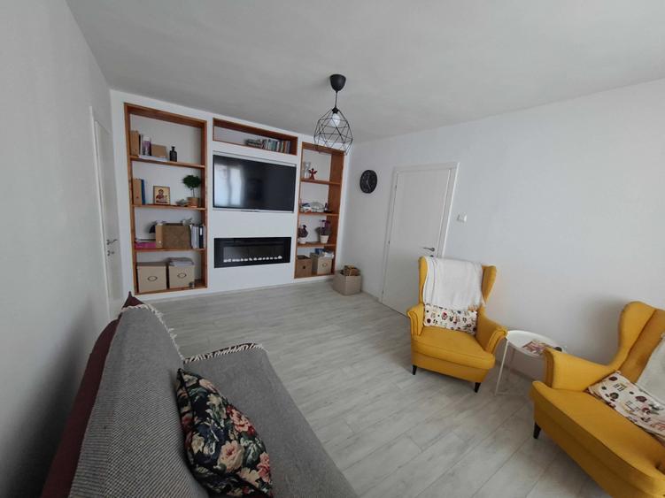 Apartament cu 3 camere semidecomandat în Basarab