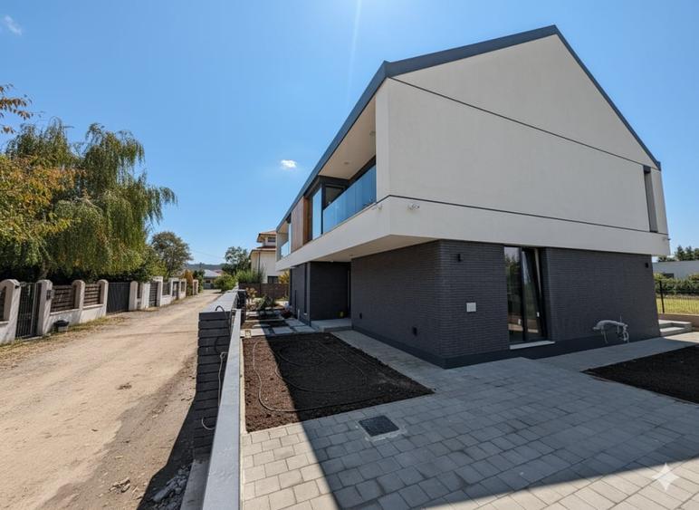 Casă individuală cu 4 camere cu Canalizare în Corbeanca
