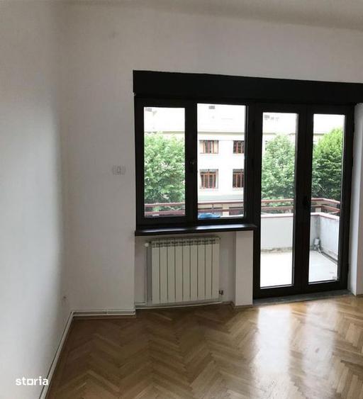 Apartament cu 4 camere semidecomandat, mobilat în Amzei