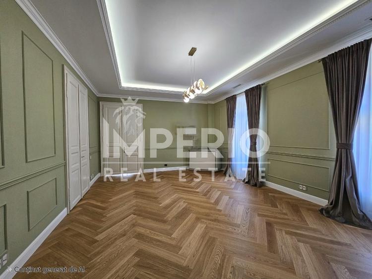 Casă individuală cu 6 camere cu Canalizare în Central