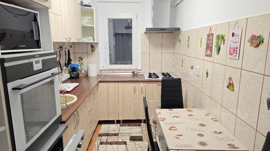 Apartament cu 3 camere decomandat în Ultracentral