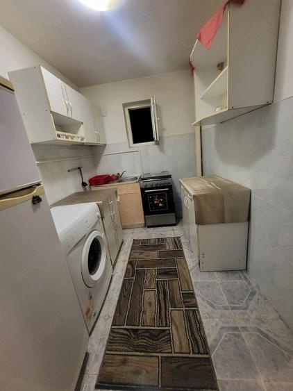 Apartament cu 2 camere semidecomandat în Podu Roș