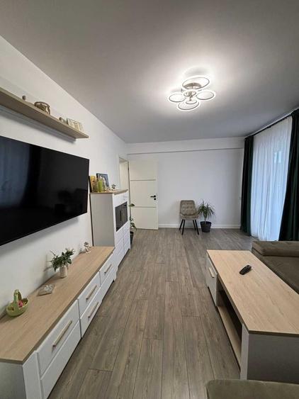 Apartament cu 2 camere decomandat, mobilat în Titan