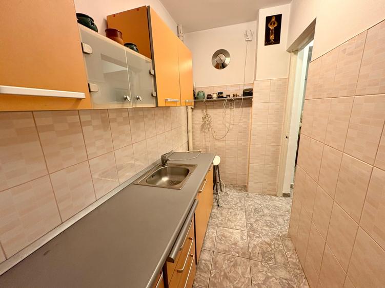 Apartament cu 3 camere decomandat în Giurgiului