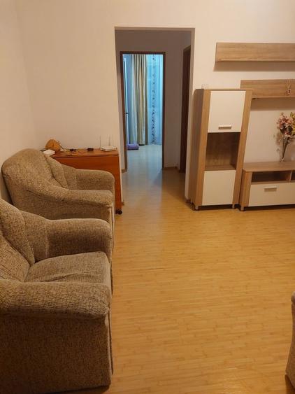 Apartament cu 2 camere semidecomandat în Podu Roș