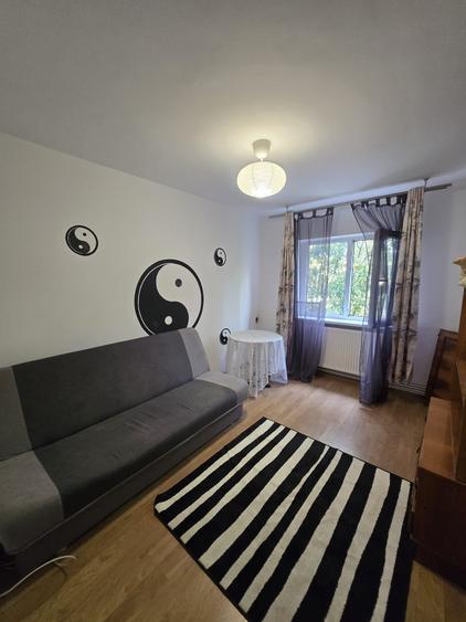 Apartament cu 3 camere decomandat în Rovine