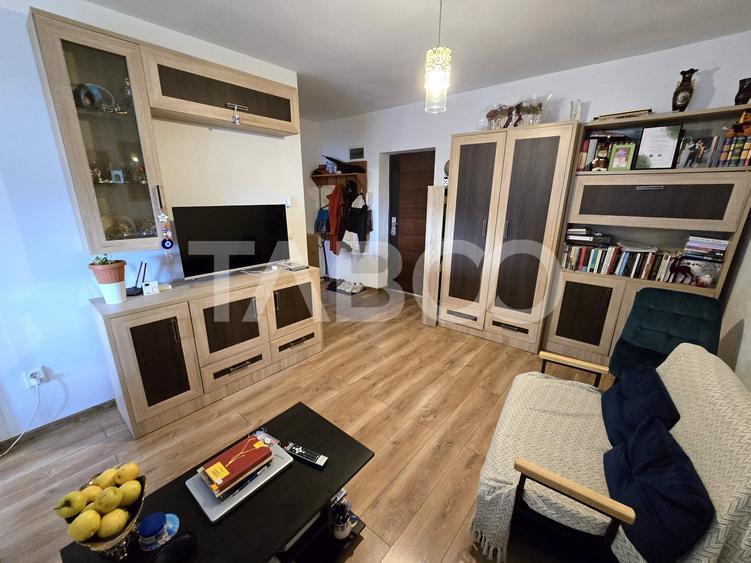 Apartament cu 2 camere semidecomandat, mobilat în Periferie