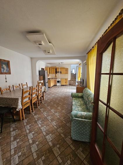 Casă individuală cu 7 camere cu Garaj în Central