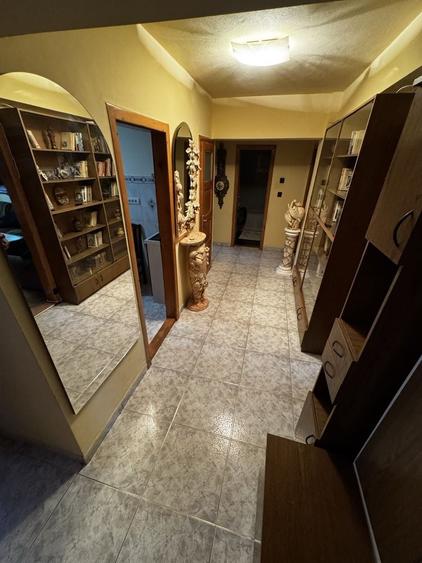 Apartament cu 3 camere decomandat în Exterior Vest