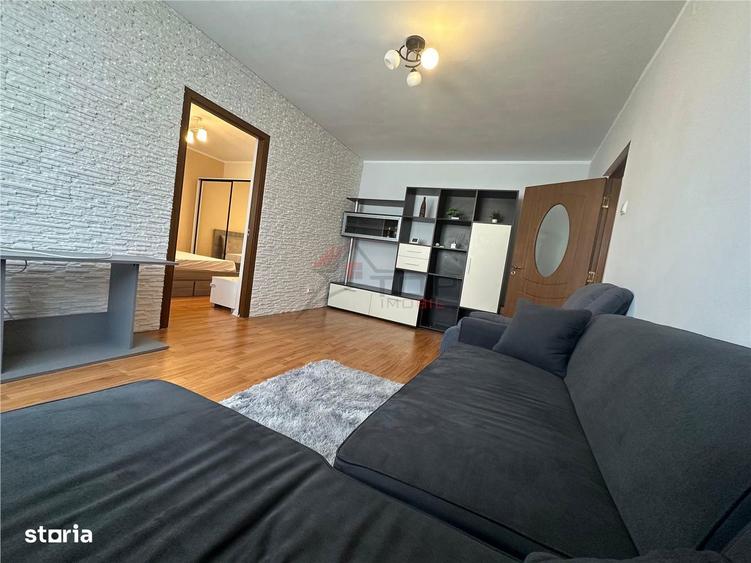 Apartament cu 2 camere semidecomandat în Podu Roș