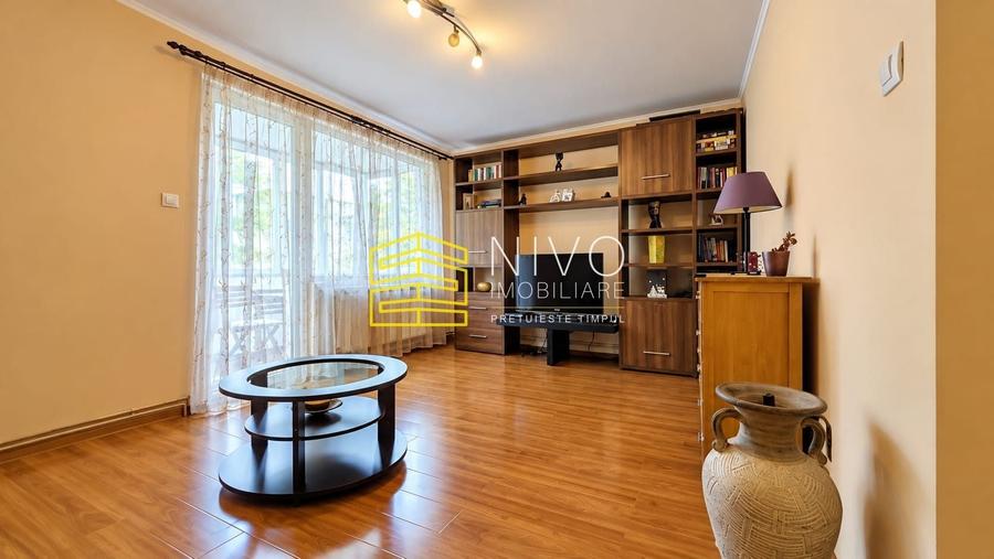 Apartament cu 4 camere decomandat în Tudor