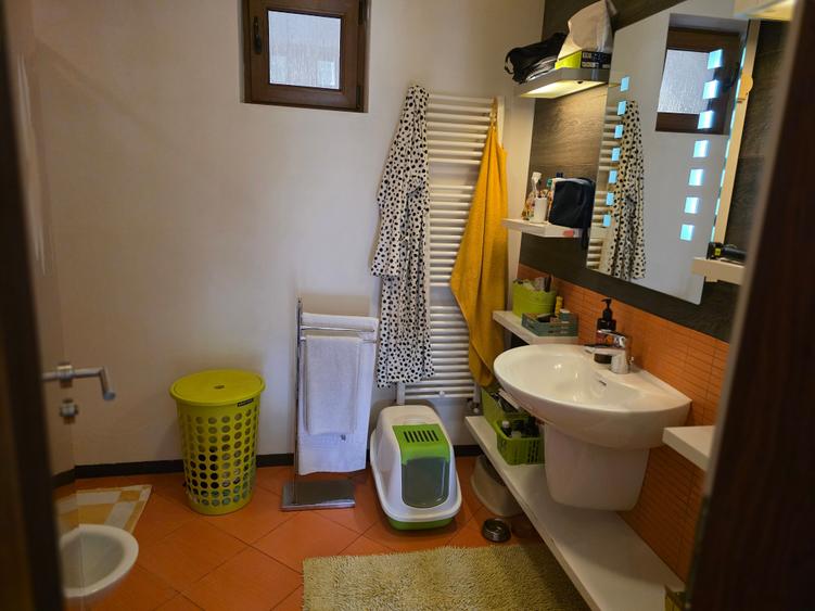 Casă cu 3 camere cu Canalizare în Mărăști