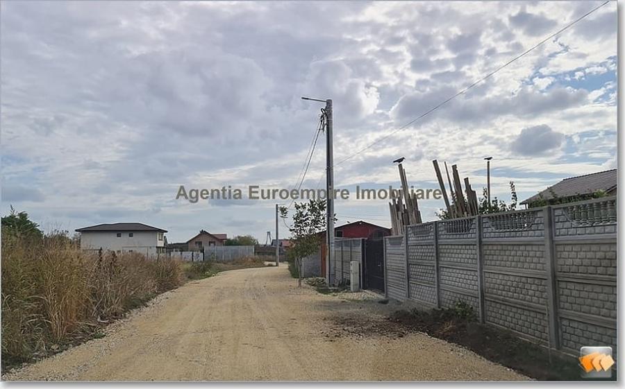 Teren Construcții intravilan de 900 mp, în Lazu