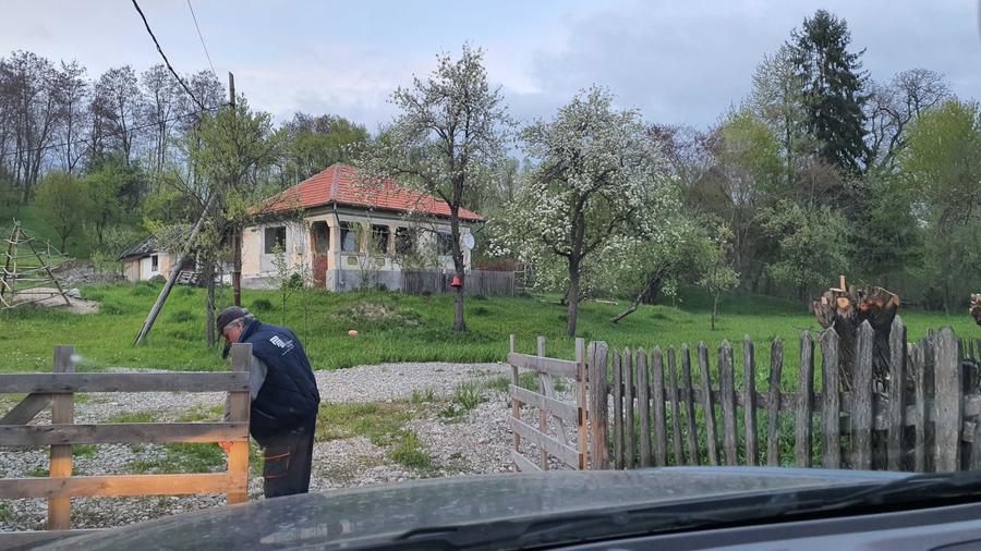 Casă cu 2 camere decomandat în Galeșu