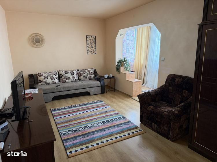 Apartament cu 2 camere decomandat, mobilat în Valea Aurie
