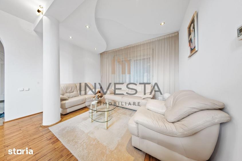 Casă cu 8 camere cu Teren 841 Mp în Zorilor