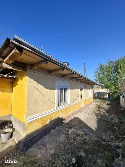 Casă cu 7 camere cu Teren 1118 Mp în Central