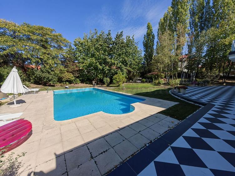 Casă individuală cu 7 camere cu Piscina în Pipera