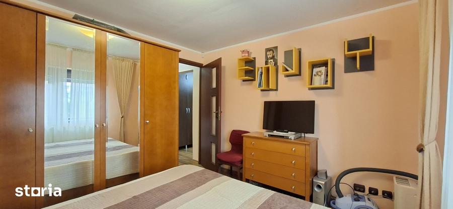 Apartament cu 3 camere decomandat în Mazepa 2