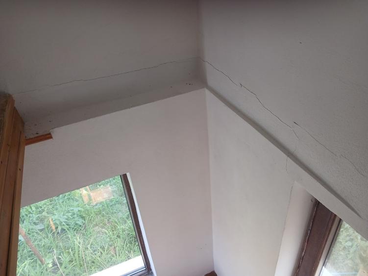 Casă individuală cu 2 camere cu Teren 2500 Mp în Brițcani
