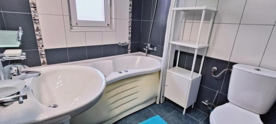 Casă individuală cu 4 camere cu Canalizare în Hărman
