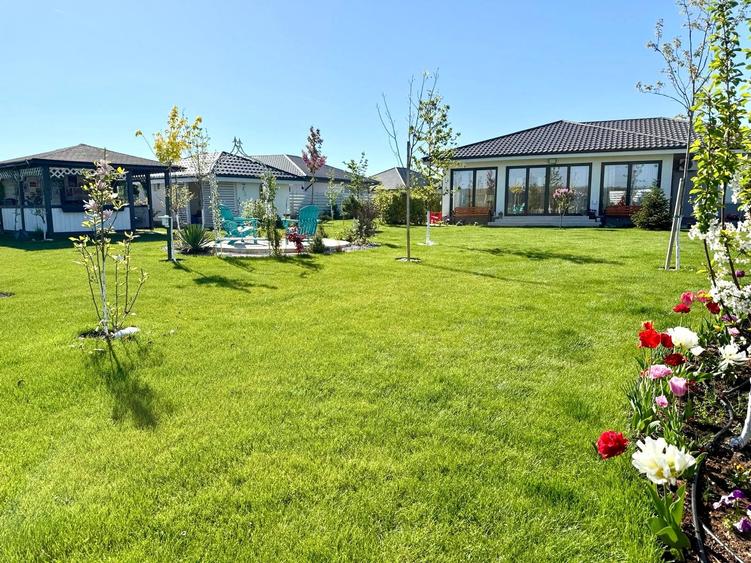 Casă individuală cu 4 camere cu Canalizare în Balotești