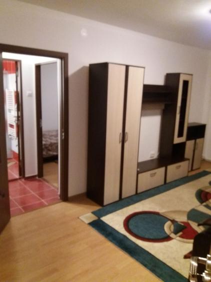 Apartament cu 3 camere decomandat în Exterior Vest