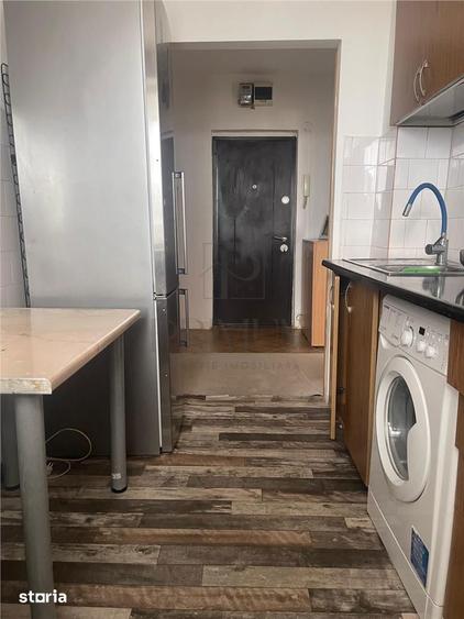 Apartament cu 3 camere decomandat, mobilat în Odobescu
