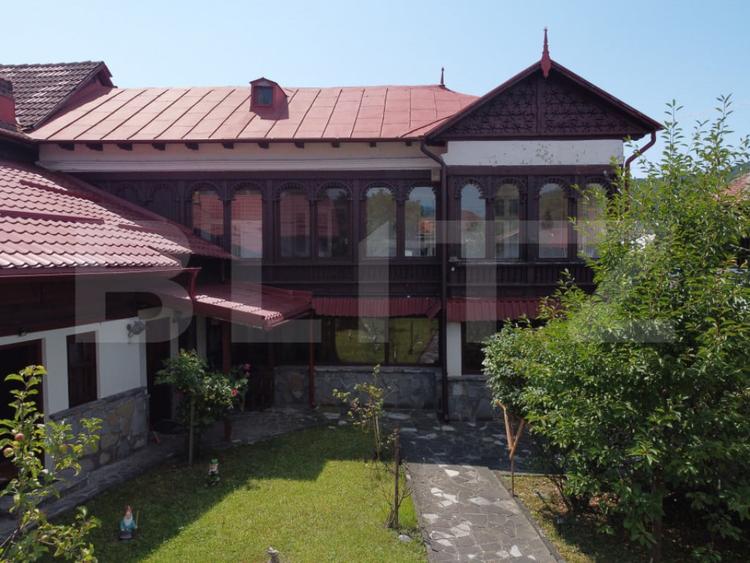 Casă cu 5 camere cu Teren 382 Mp în Pietroșița
