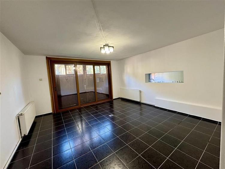 Casă individuală cu 7 camere cu Teren 382 Mp în Ultracentral