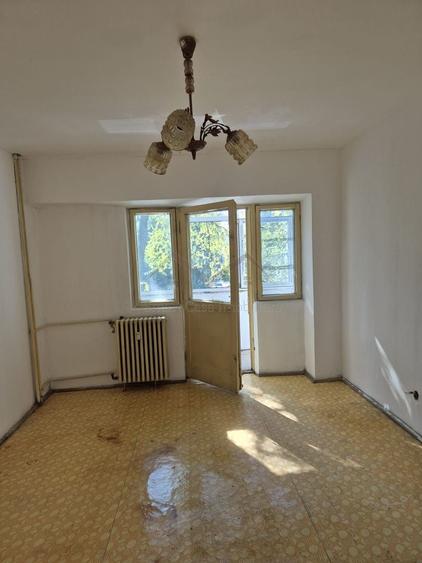 Apartament cu 2 camere decomandat în Nicolina