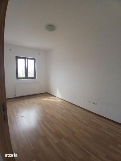 Casă cu 4 camere cu Teren 400 Mp în Dumbrăvița